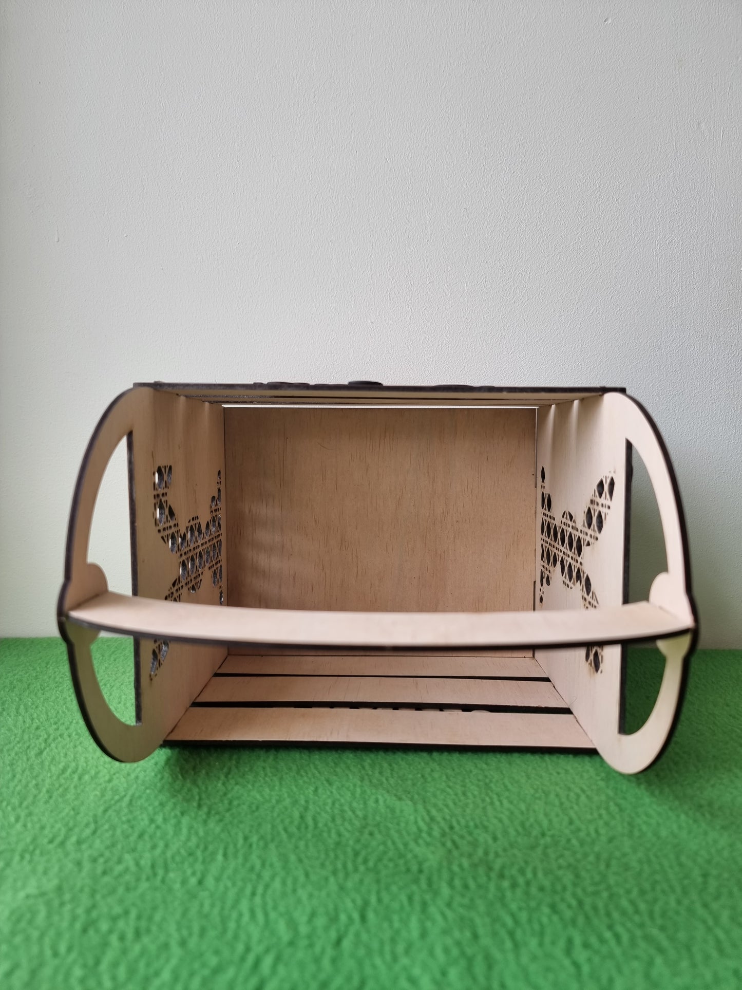 Easter Egg Wooden Rattan Bunny Design Basket / Crate Design Hut